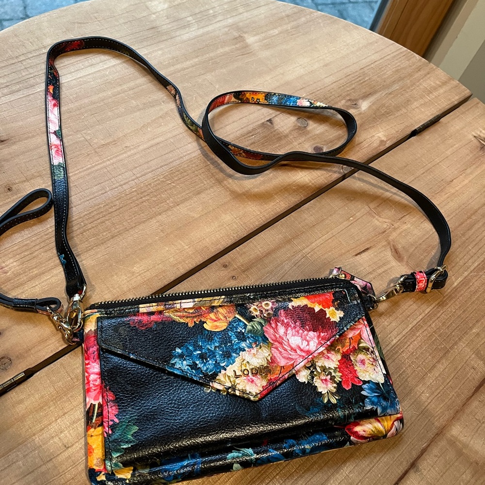 Lodis crossbody